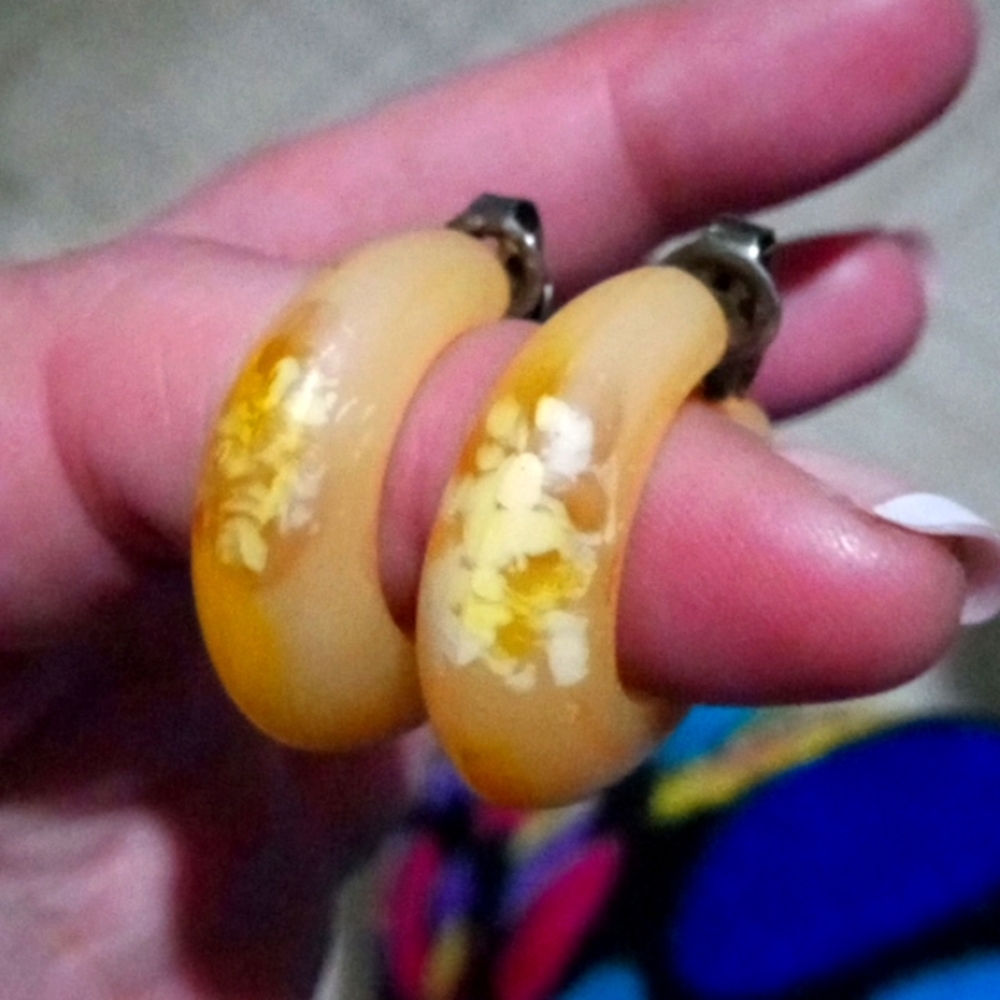 Pretty vintage butterscotch Bakelite silver tone clip on earrings